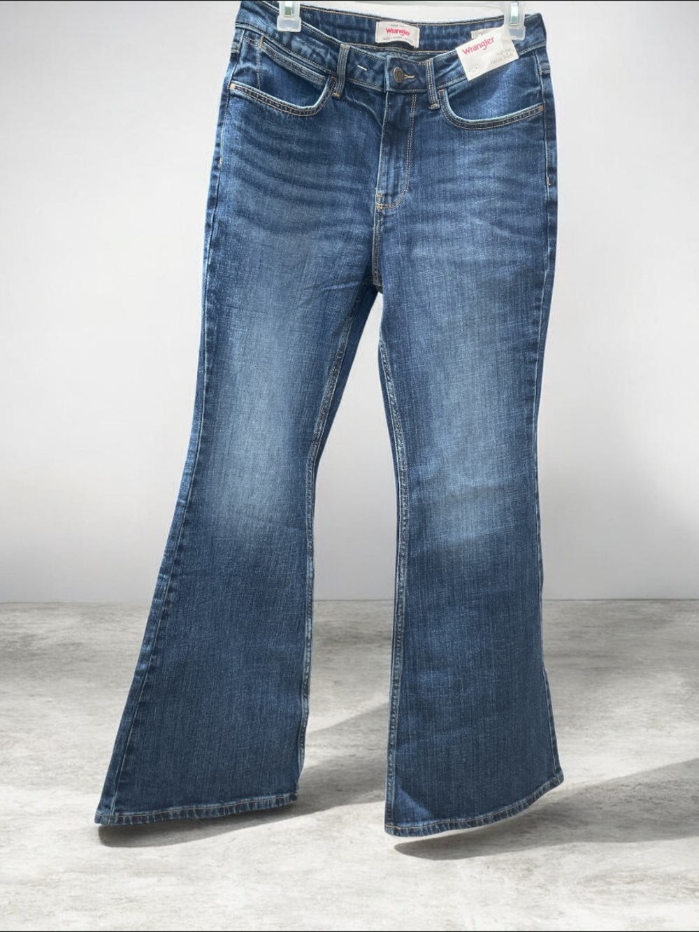 Wrangler High Rise Fierce Flare size 4 27/30